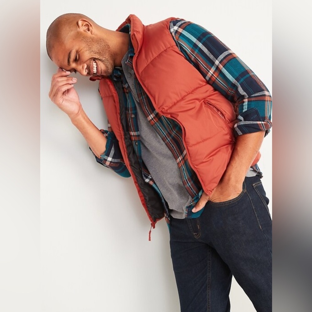 OLD NAVY Frost-Free Water-Resistant Puffer Vest